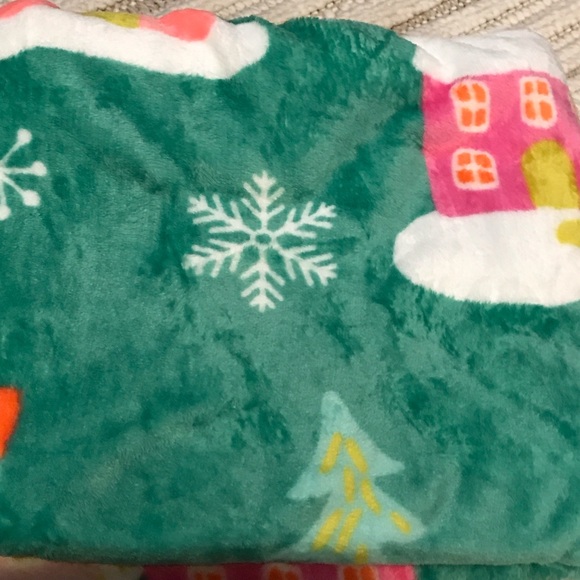 Flannel Throw Blanket - Festive Green and Pink - Picture 2 of 3